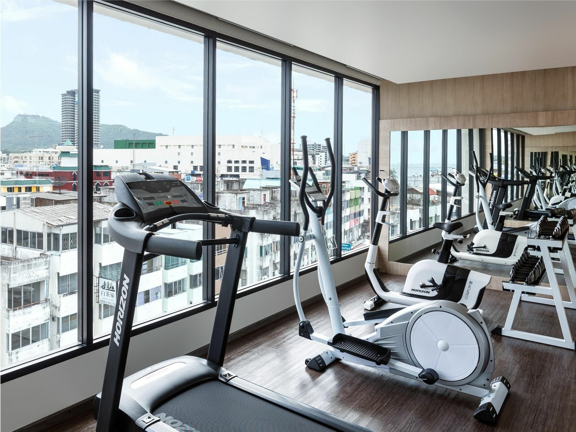 มาเดร่า เรสซิเดนซ์ ศรีราชา  Aparthotel ภายนอก รูปภาพ